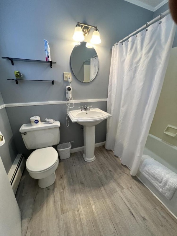 Alamoosook Lakeside Inn Orland image 20