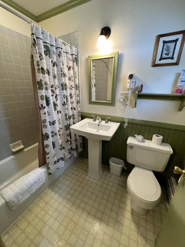 Alamoosook Lakeside Inn Orland image 21