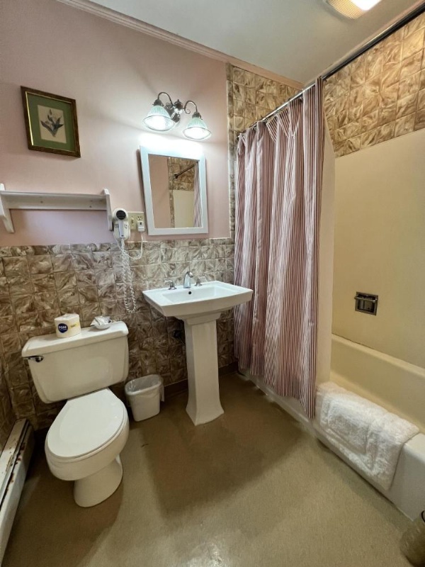 Alamoosook Lakeside Inn Orland image 22