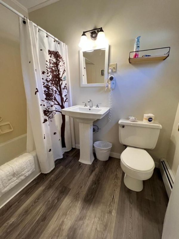 Alamoosook Lakeside Inn Orland image 25