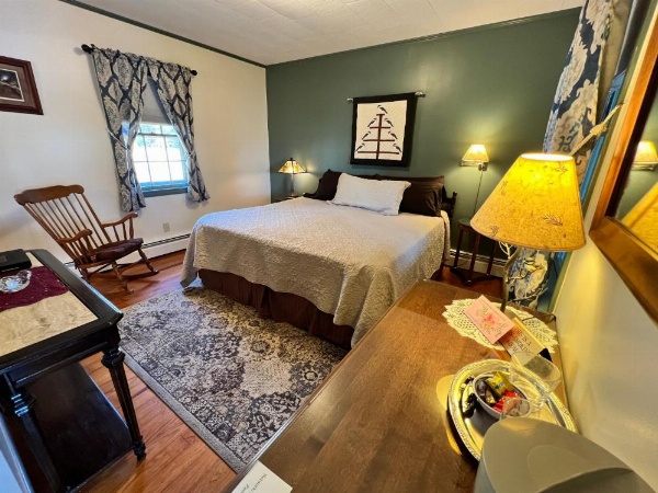 Alamoosook Lakeside Inn Orland image 26