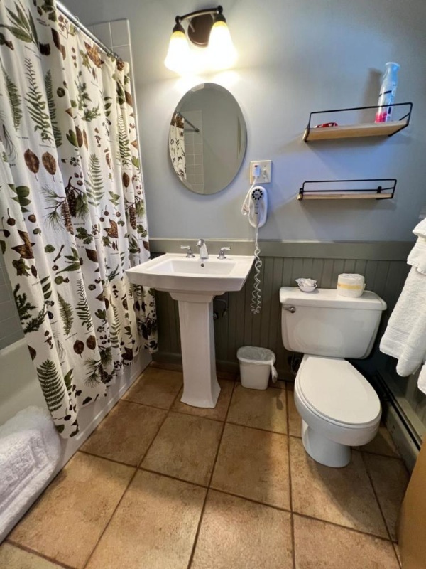 Alamoosook Lakeside Inn Orland image 27