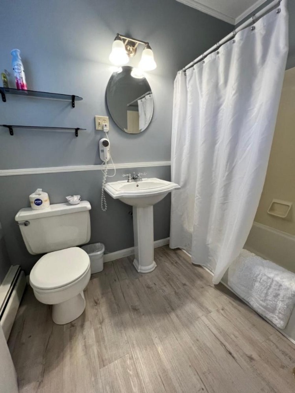 Alamoosook Lakeside Inn Orland image 28